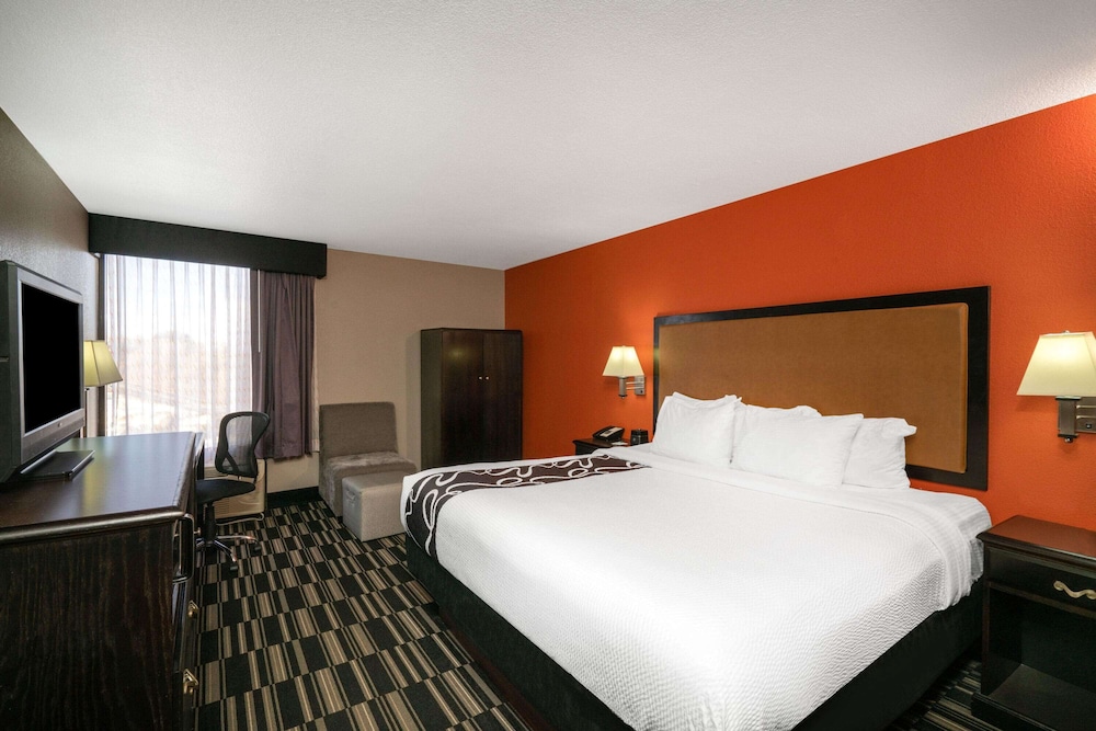 La Quinta Inn & Suites by Wyndham Memphis Airport Graceland 18/71
