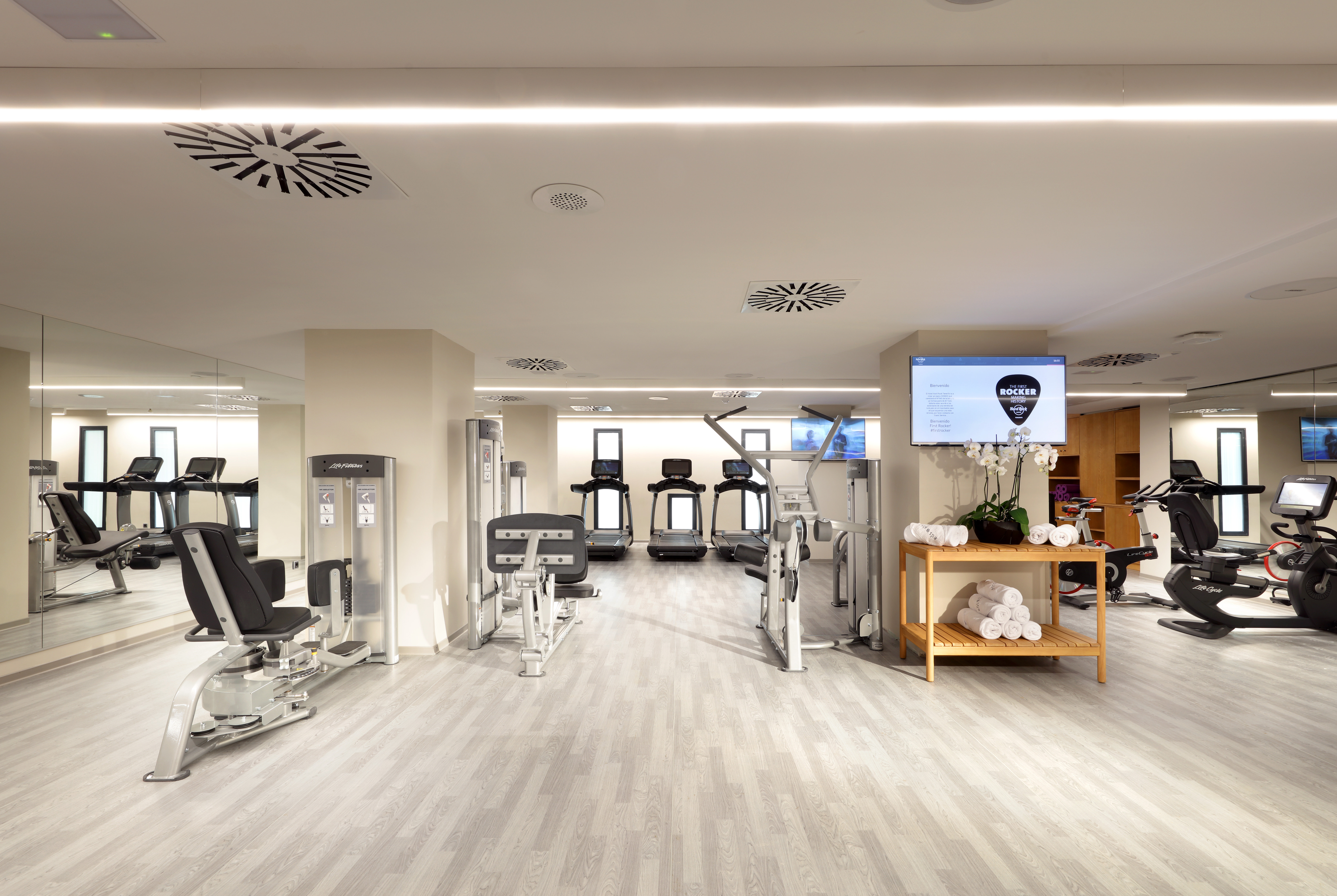 Hard Rock Hotel Tenerife 32/82