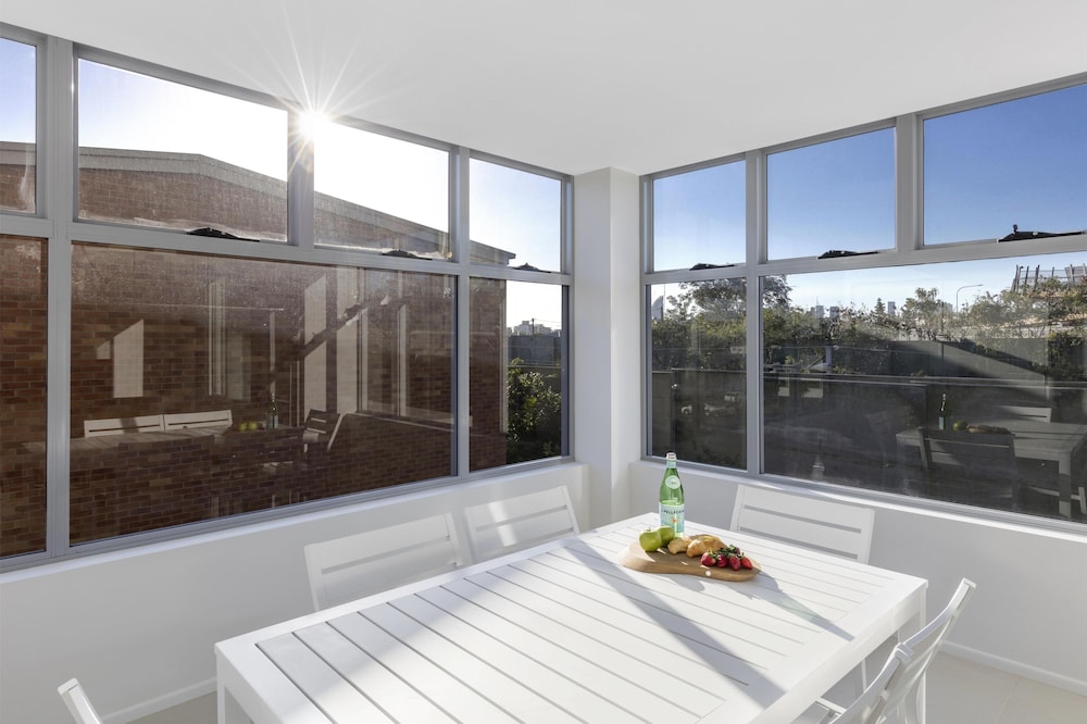 Oaks Brisbane Woolloongabba Suites 52/73