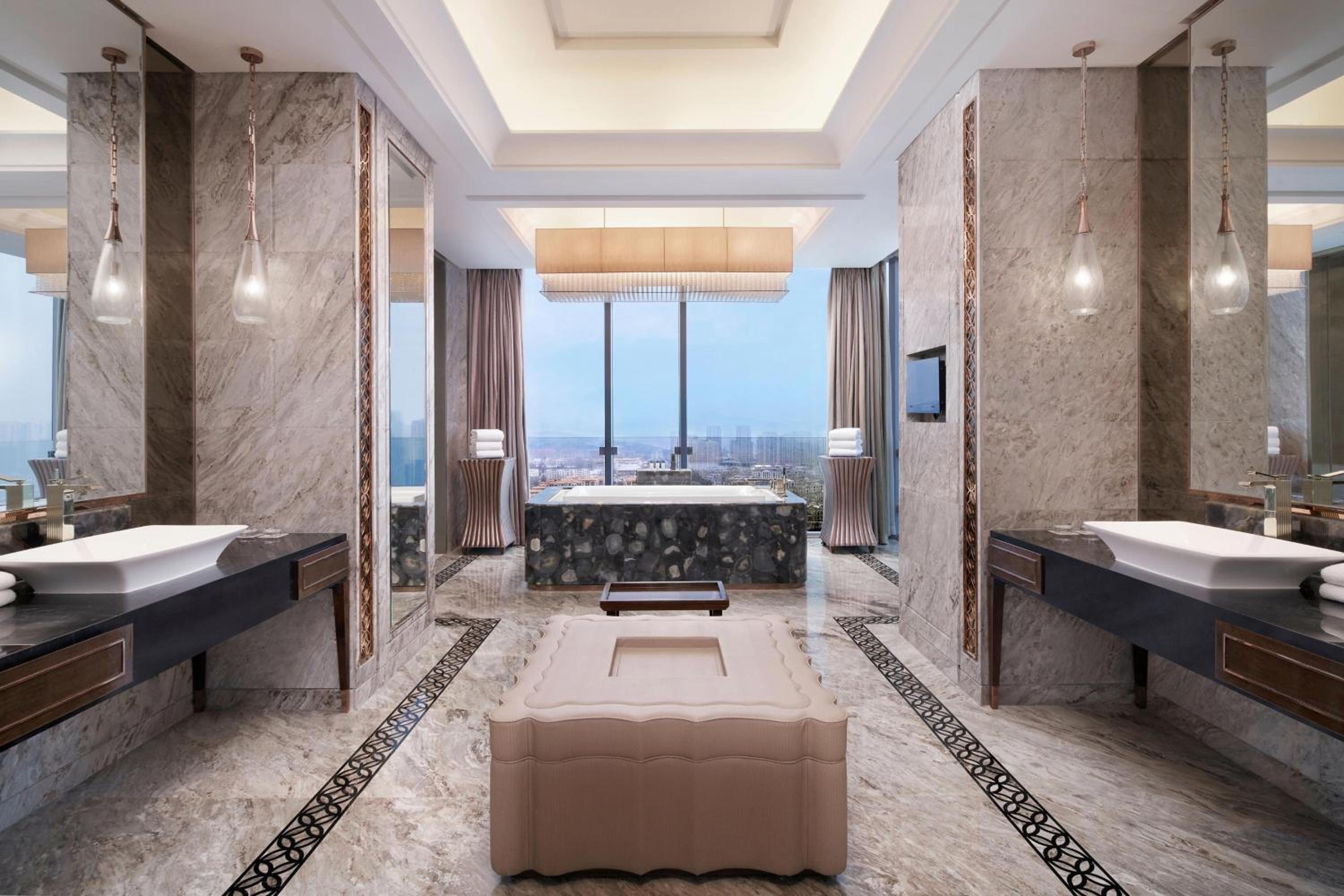 جناح رئاسي بسرير كينج بإطلالة على البحيرة مع دخول صالة النادي، Sheraton Qingdao Licang Hotel 2/2