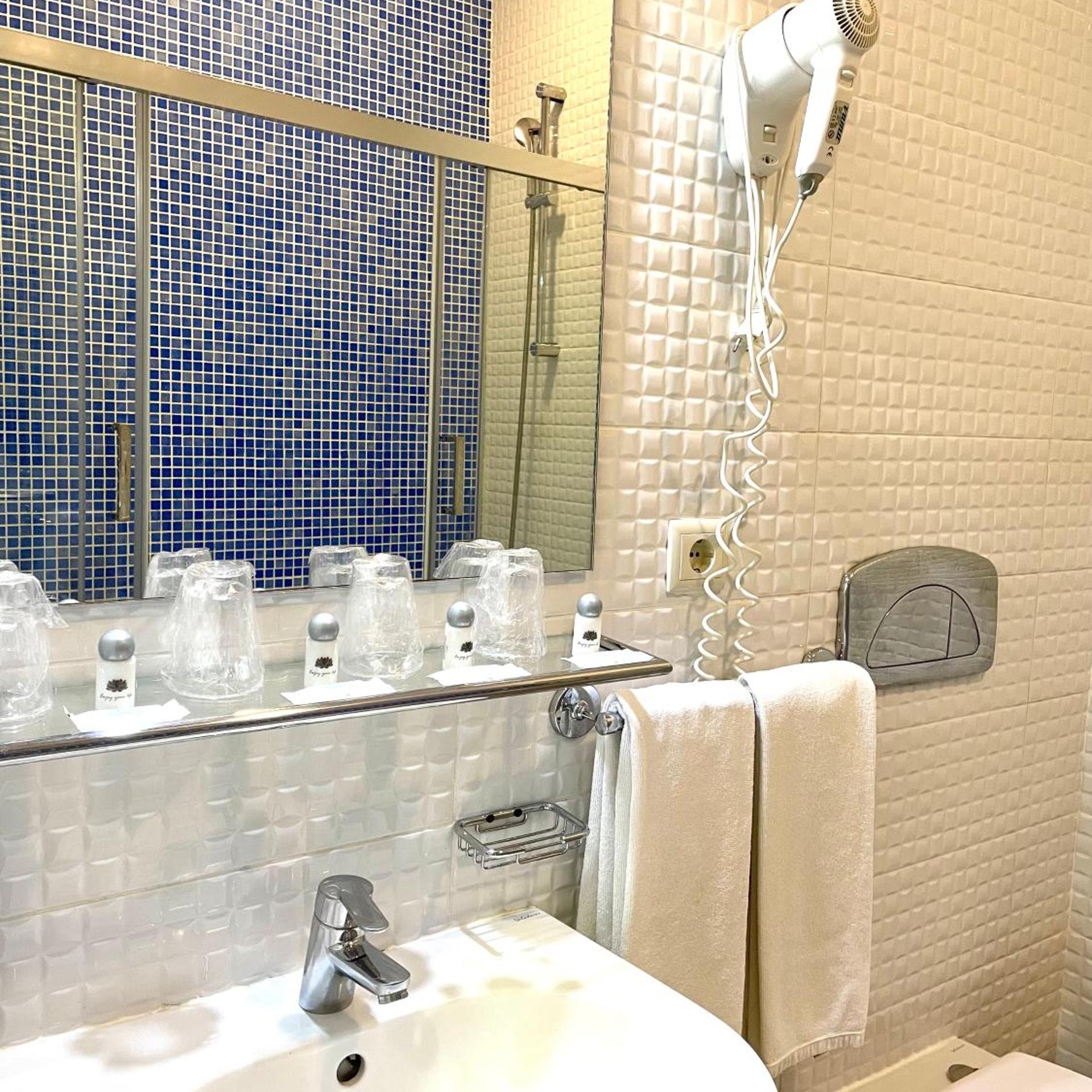 غرفة عائلية، Universal Hotel 7/7