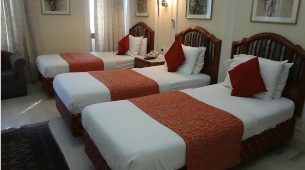 Regent Hotel 14/38