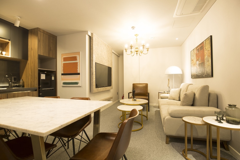 UH Suite The Jongno 32/44