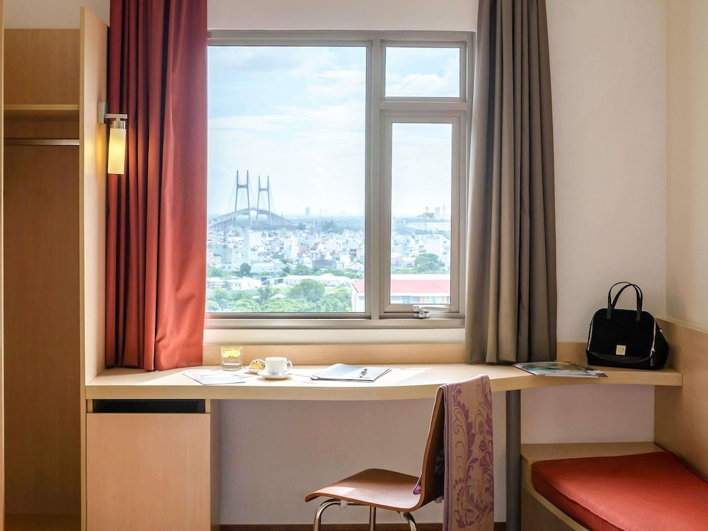 Ibis Saigon South 50/50