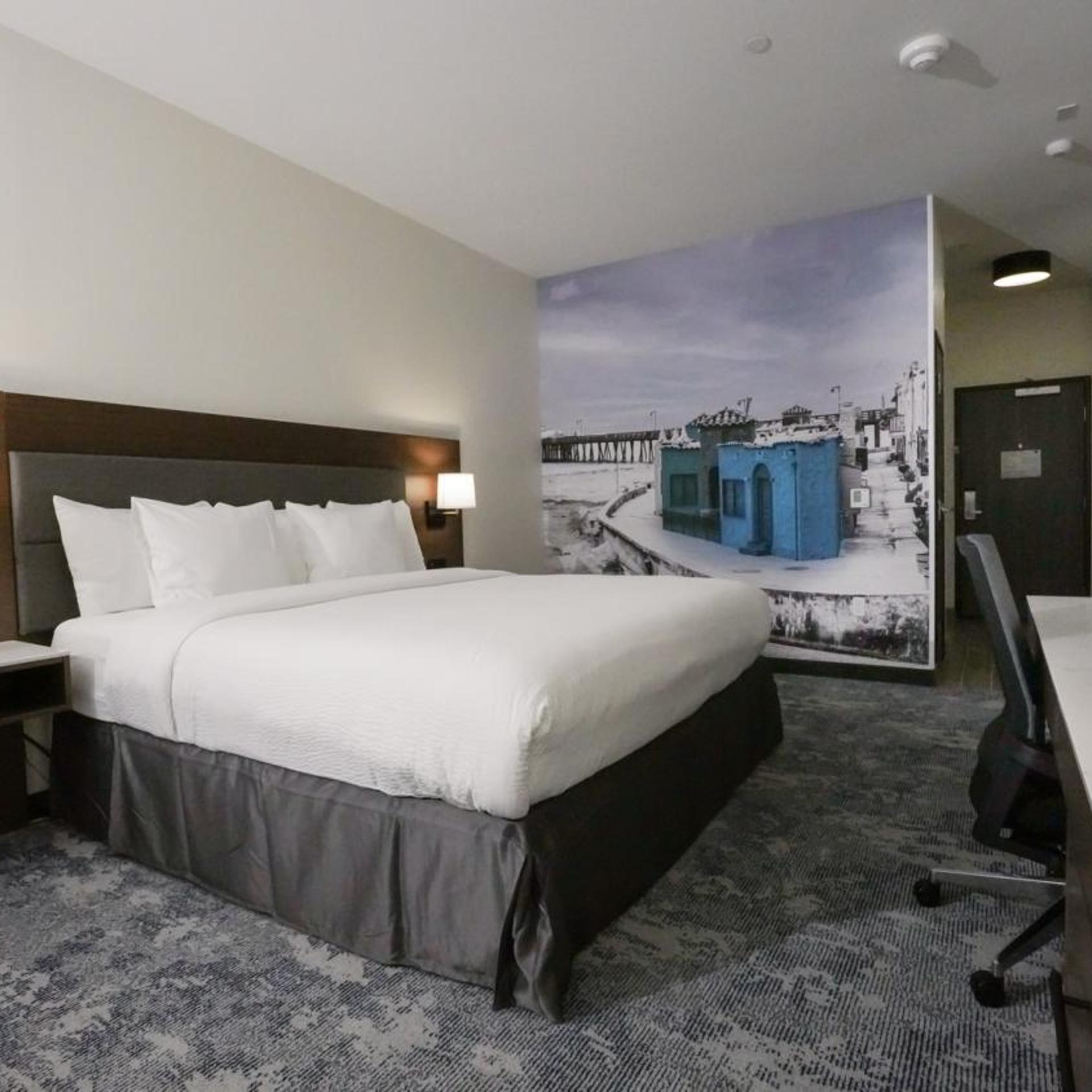ROOM, KING BED