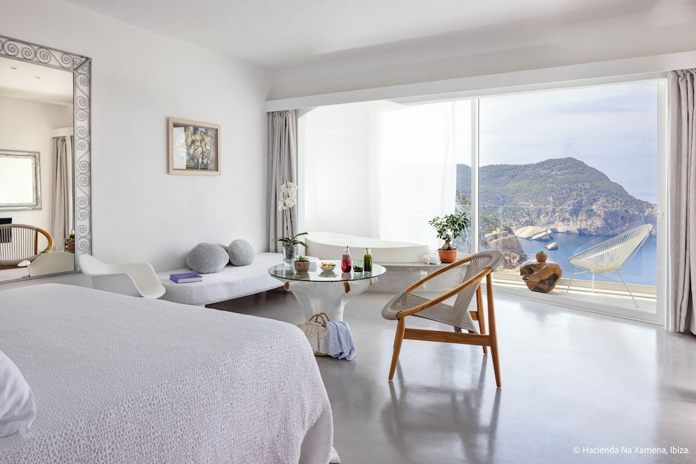 SUPERIOR, DOUBLE BED, SEA VIEW