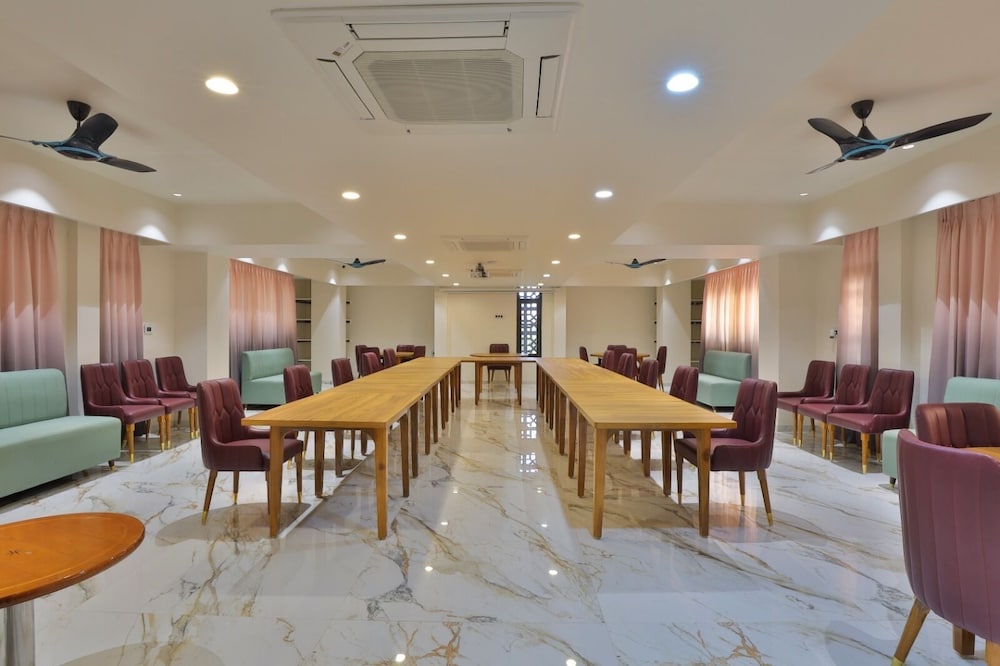 Hotel Empyrean 41/49