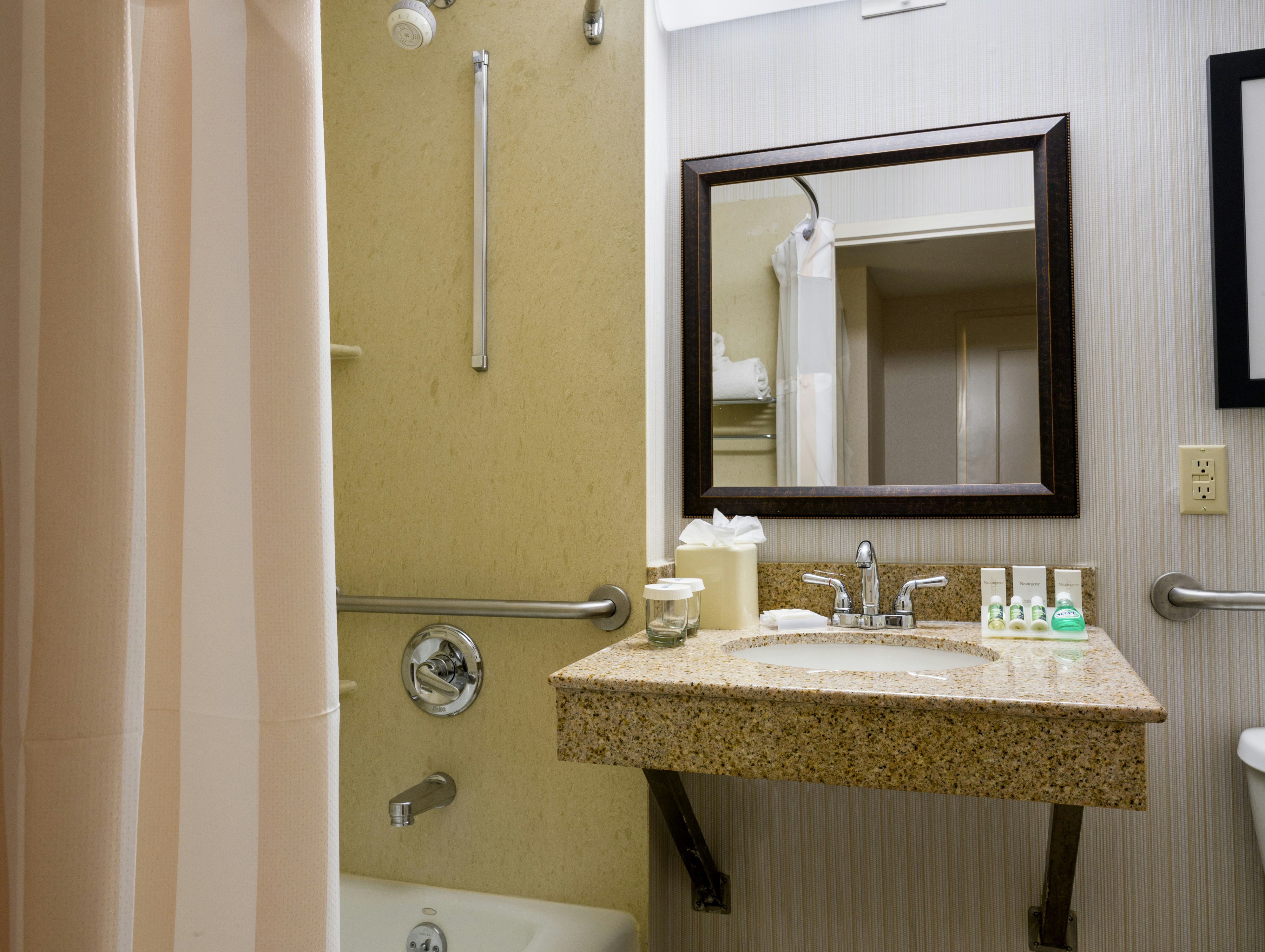Hilton Garden Inn Queens/Jfk Airport 50/50