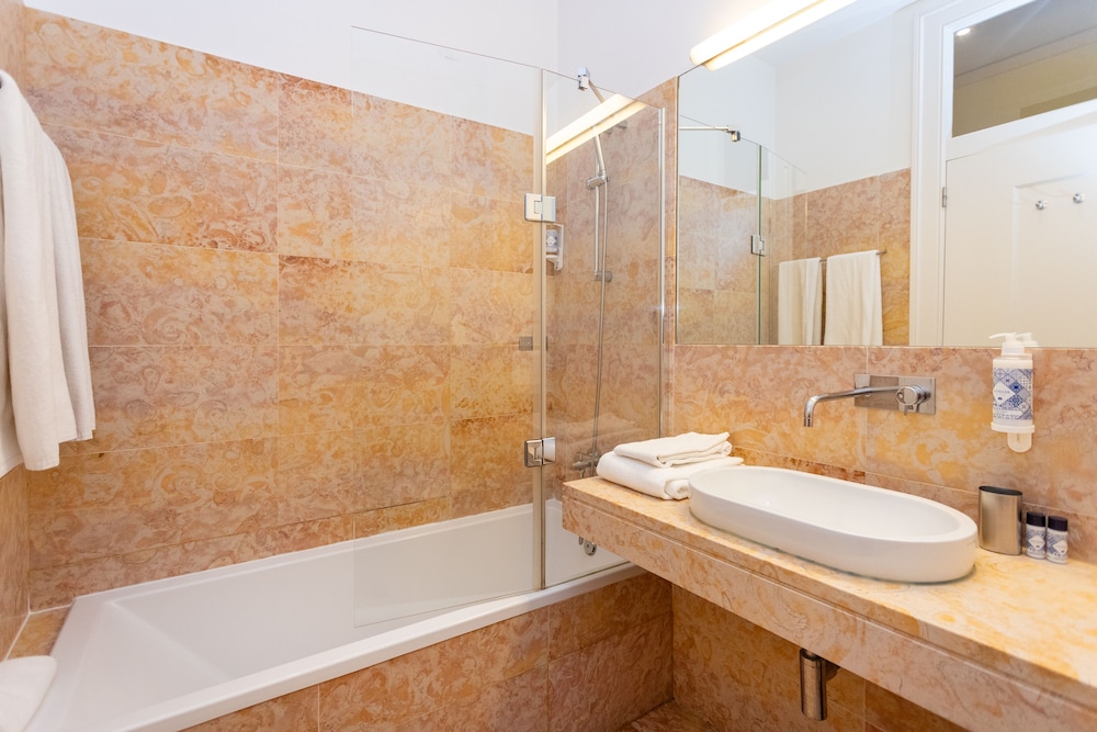Casas da Baixa - Jules & Madeleine 48/50