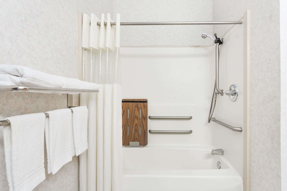 Days Inn by Wyndham Glen Allen/Richmond North 4/22