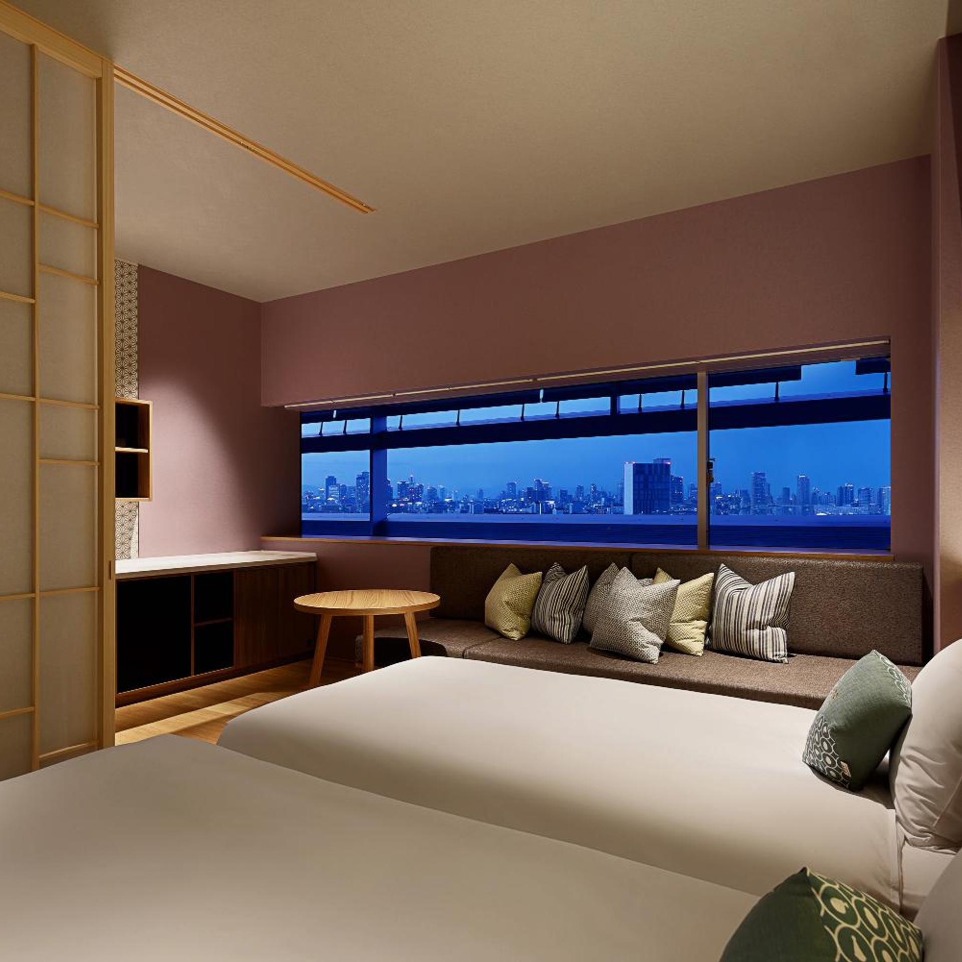 TWIN ROOM