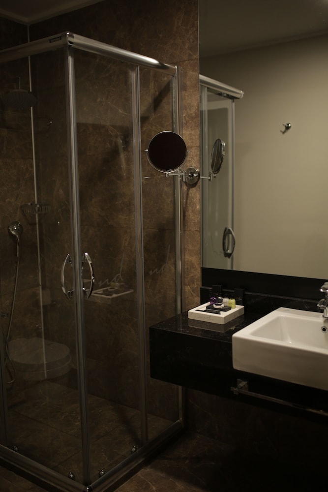 Northdoor Hotel 48/50