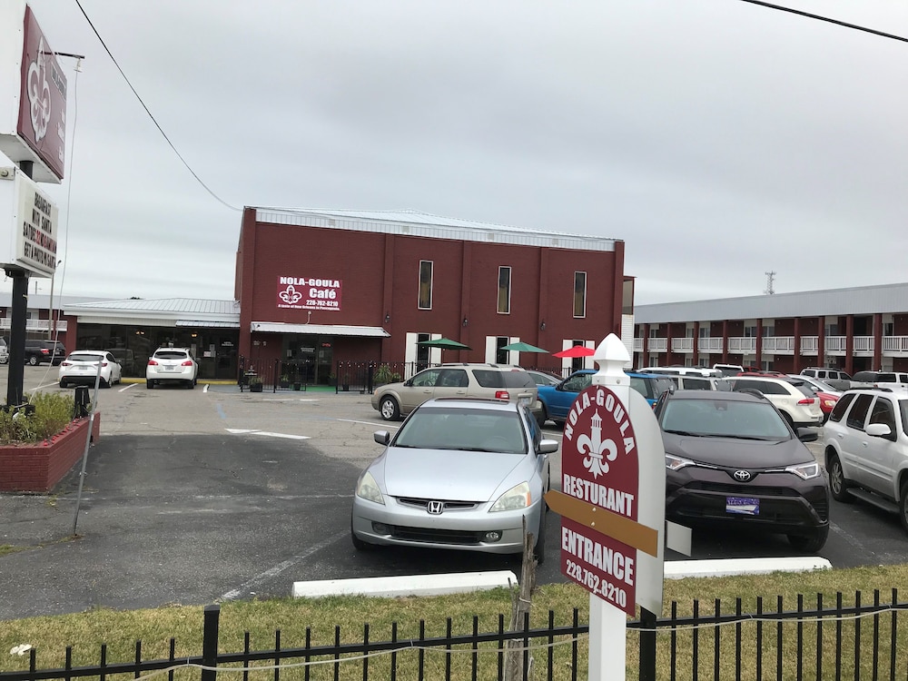 Studio Suites Extended Stay 40/41