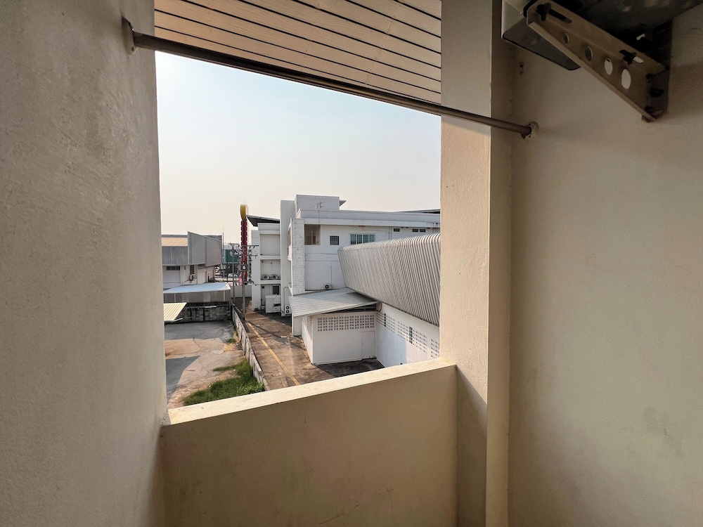 Jamjuree Place 58/68