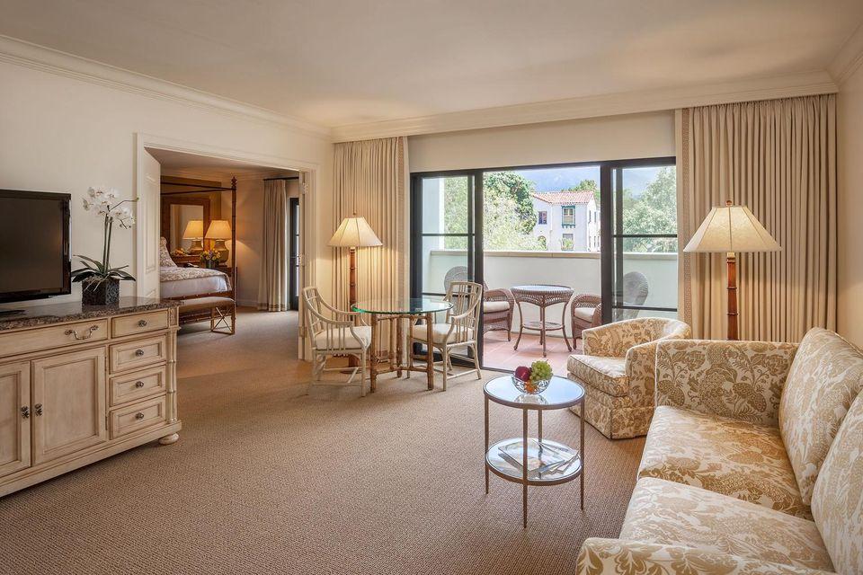 1 BEDROOM, SUITE, BALCONY