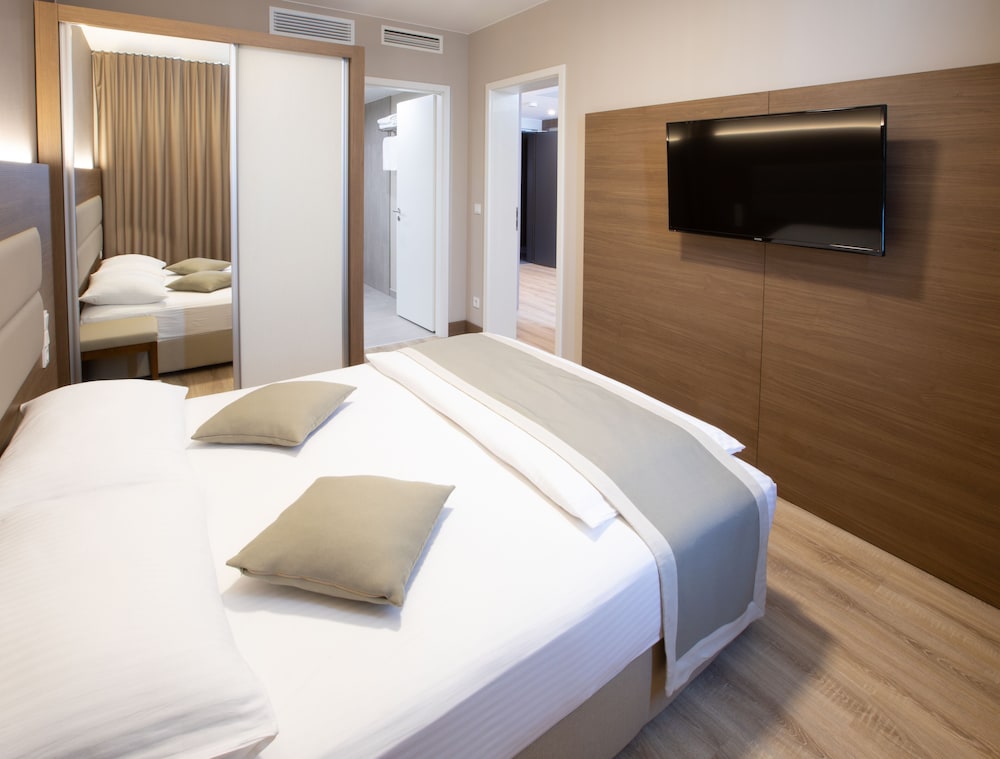 Suite, Apartment, Double Bed, Sofa