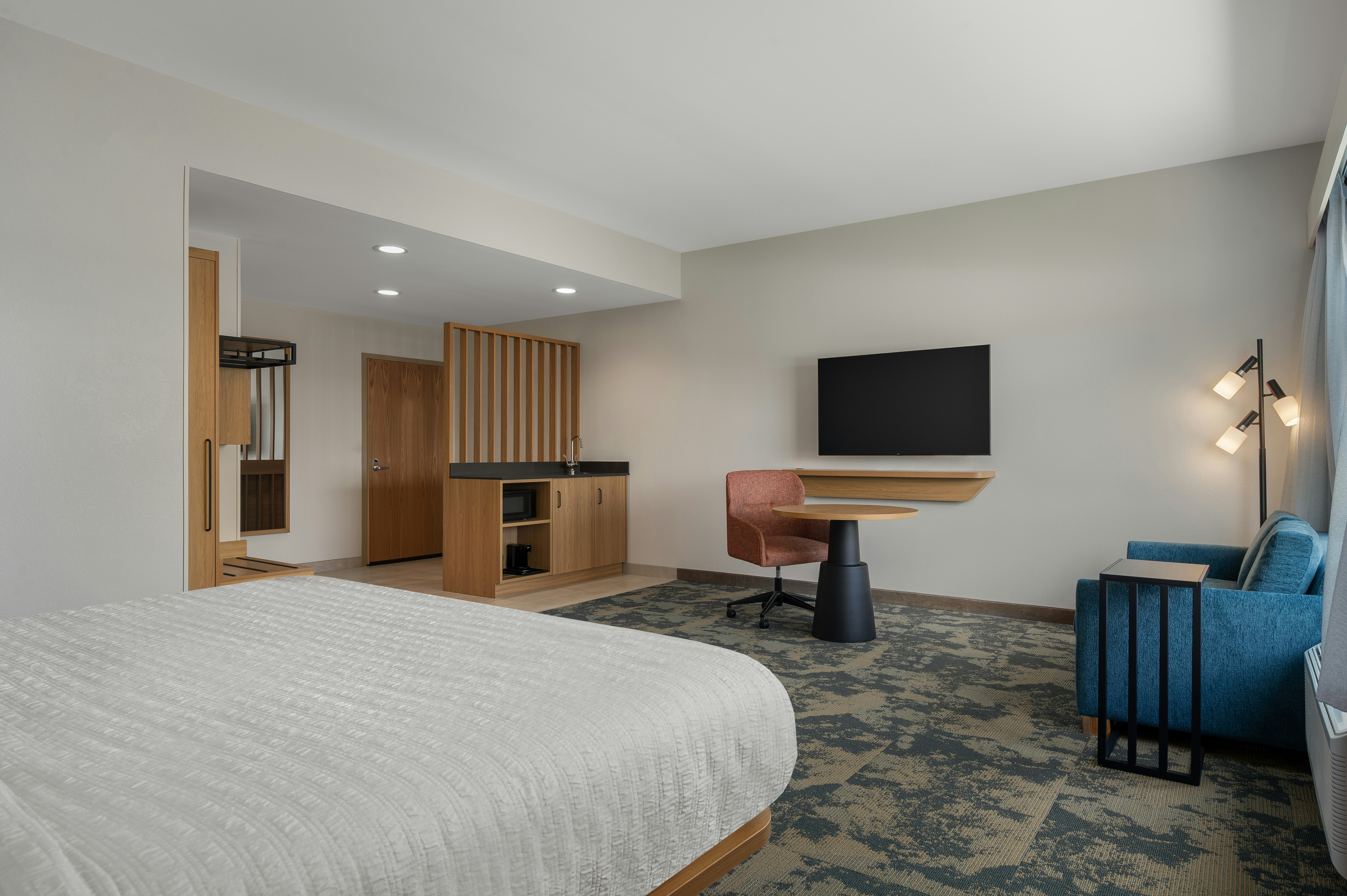 Studio, King Bed, Water View