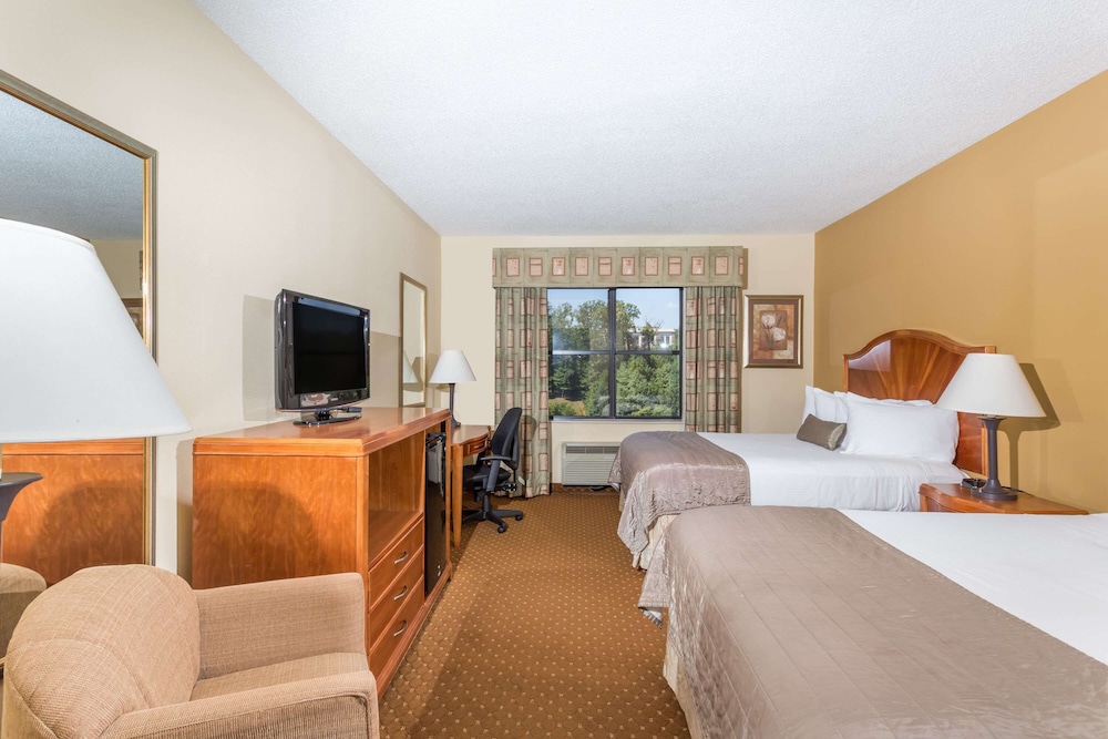 Baymont by Wyndham Asheville/Biltmore Village 11/27
