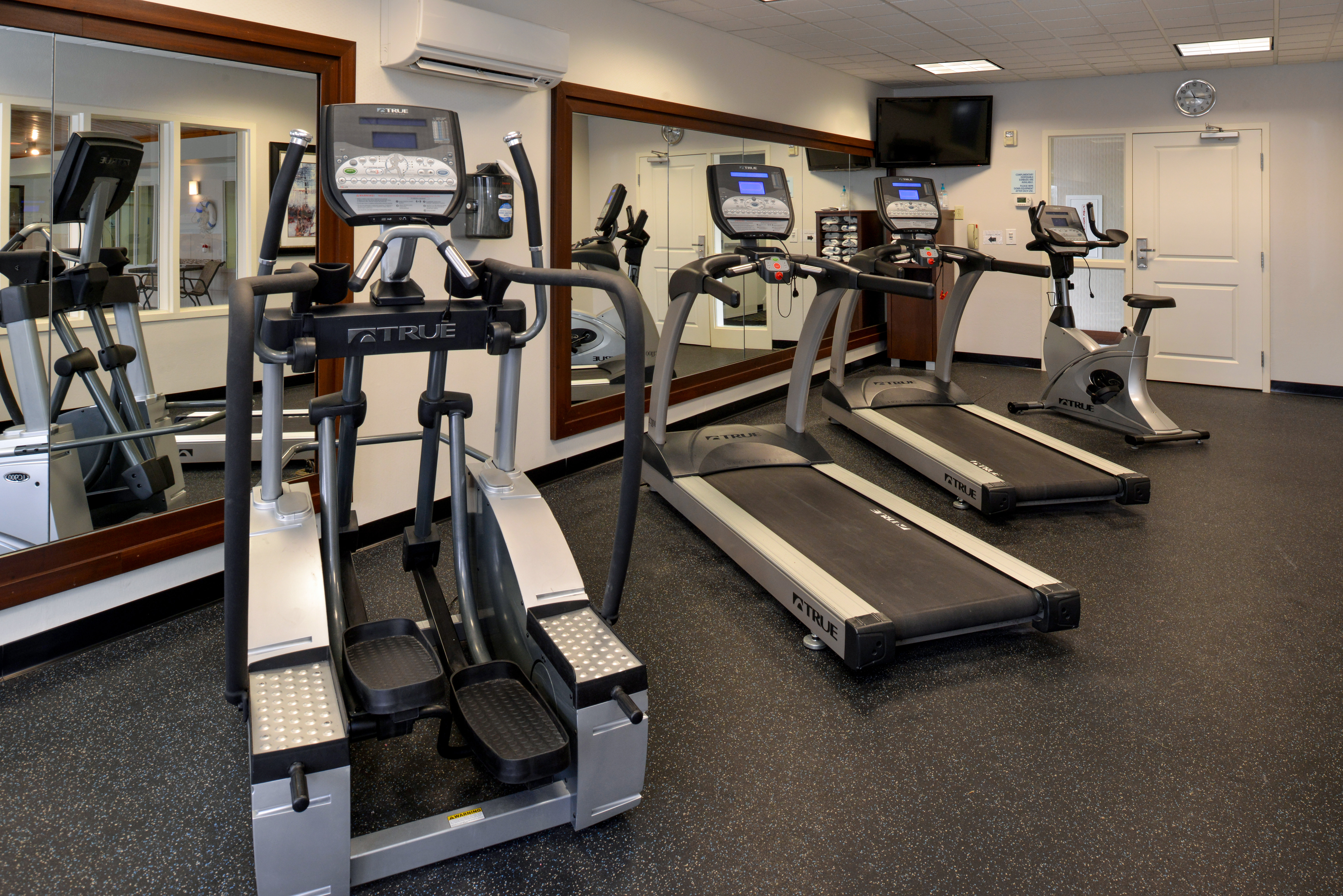 Holiday Inn Express Hotel And Suites Greenfield 34/65