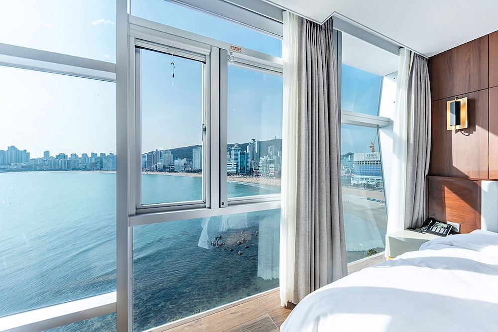 H Avenue Hotel Gwangali Beach 24/50