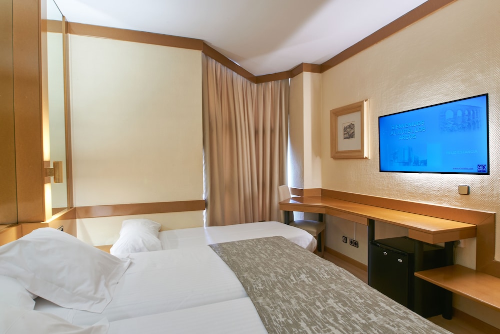 Standard, Twin Beds, Murphy Bed