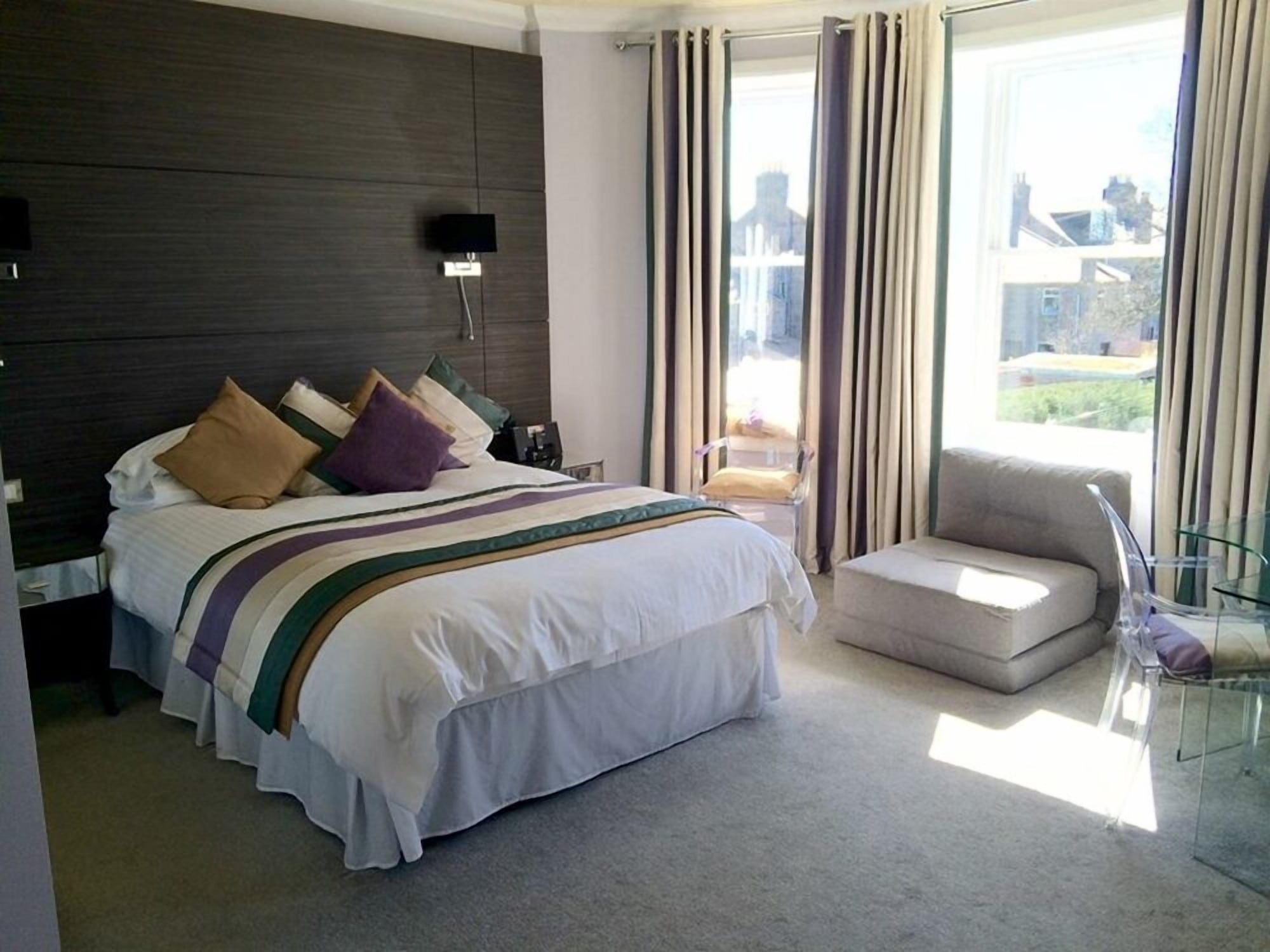 CLASSIC, QUEEN BED