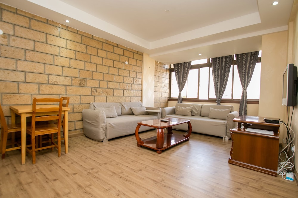 Kate's Apartments 50/80