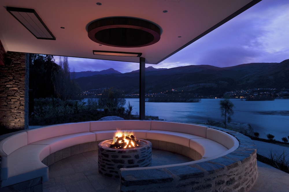 QUEENSTOWN VILLAGE APARTMENTS 21/54