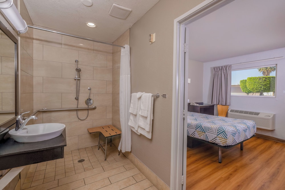 Motel6 Ontario, CA - Airport 58/61