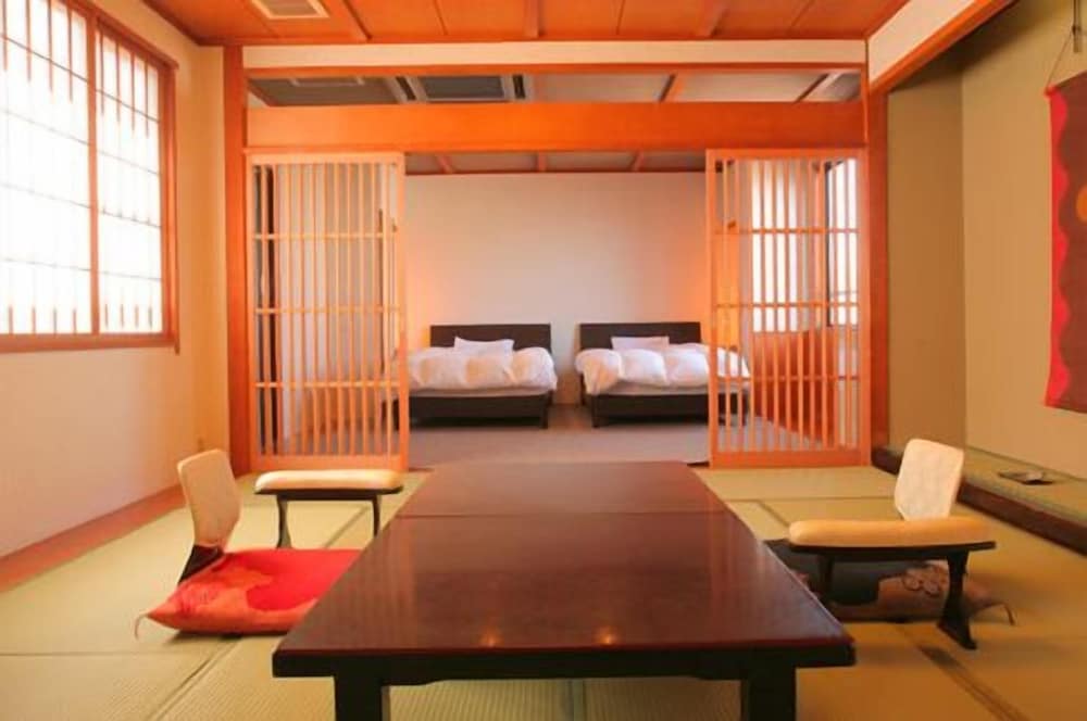 Yamashiro Onsen Ryokan Tatami 29/32