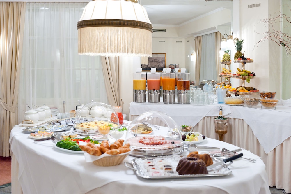Johann Strauss Hotel 38/52