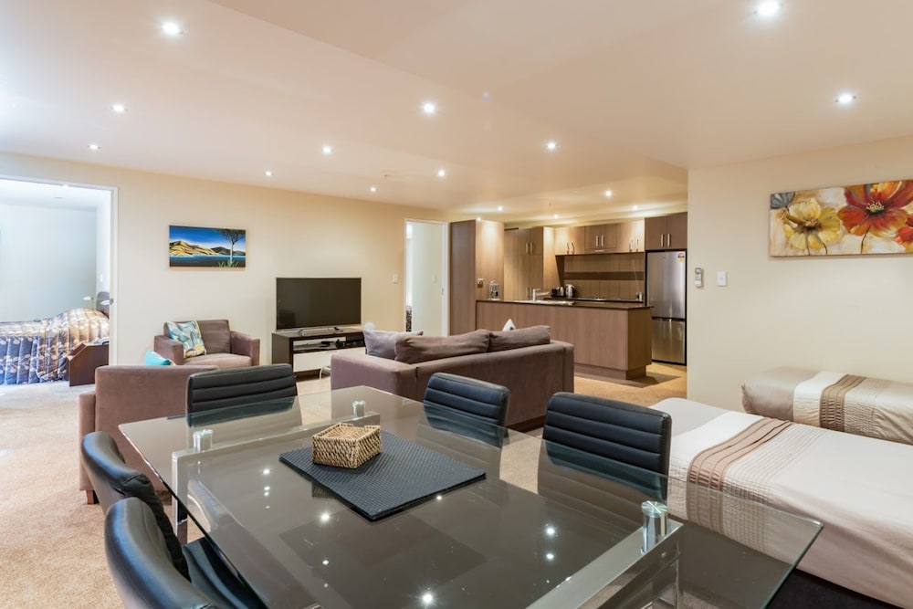 Edgewater Palms Apartments 38/74