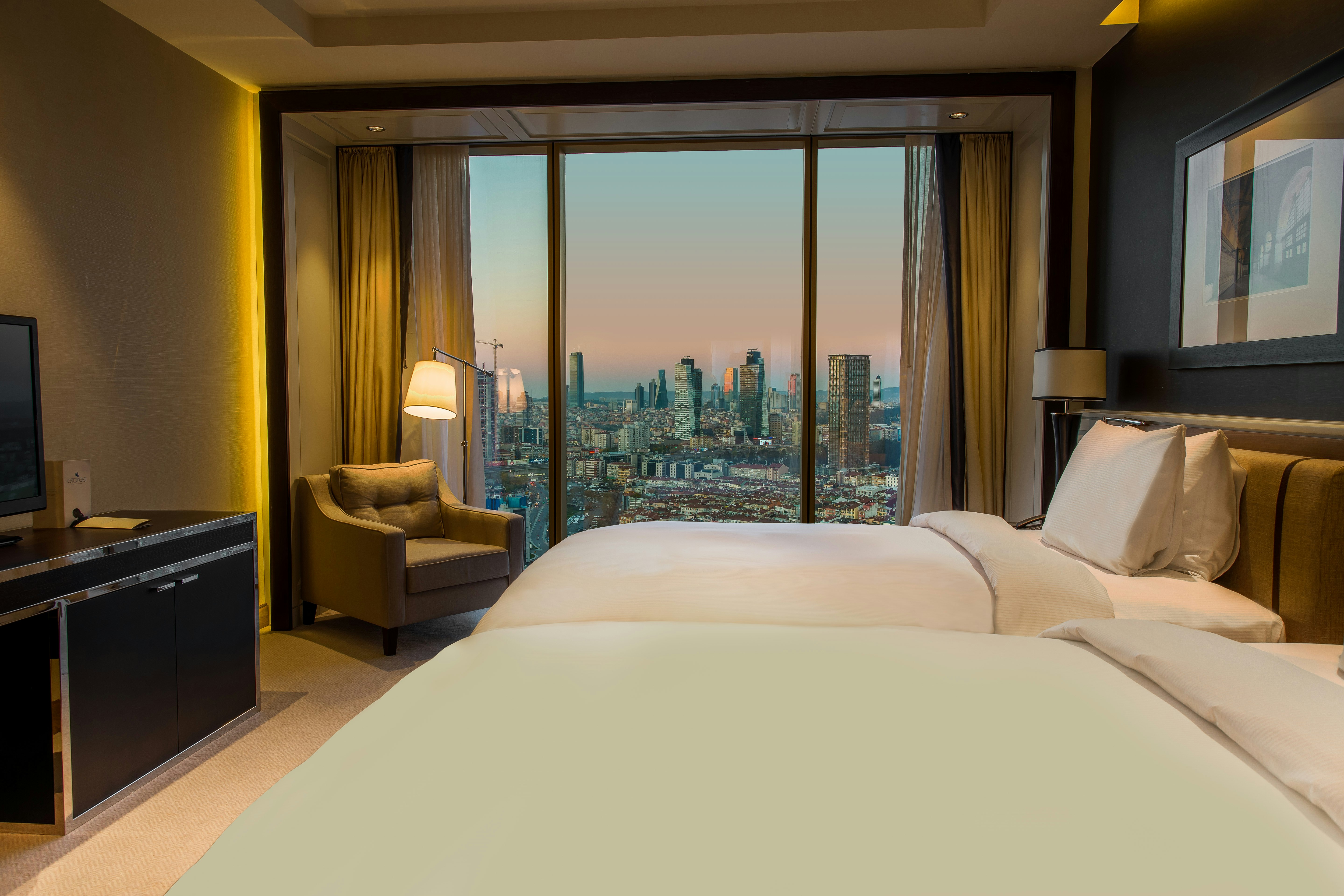 DELUXE, TWIN BEDS