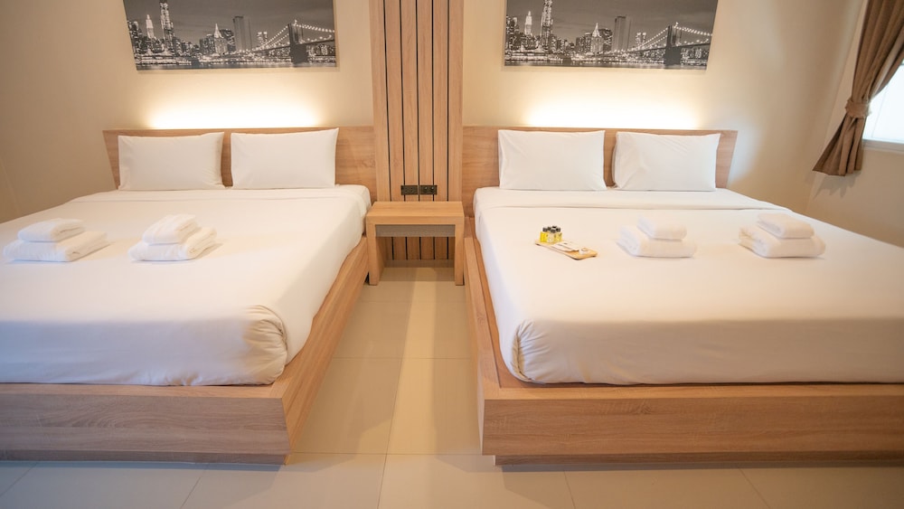 B2 Korat Night Market Boutique & Budget Hotel 8/19
