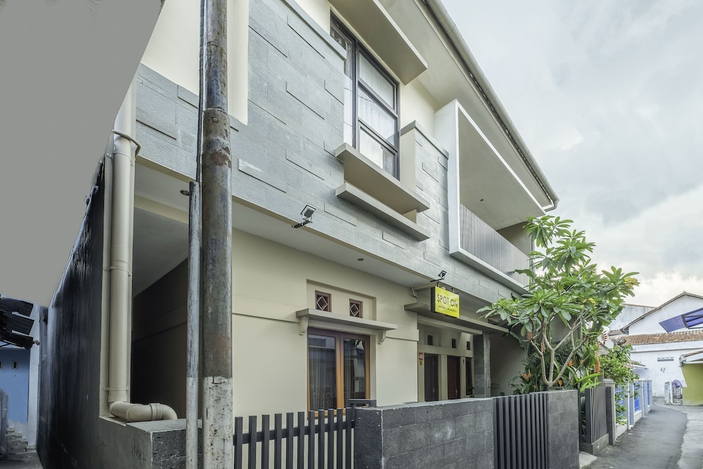 SPOT ON 2080 Rumah Kita Residence 2/40
