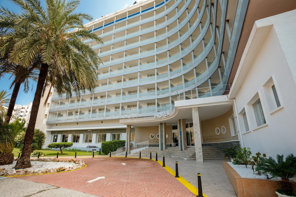 Tres Anclas Apts 36/50