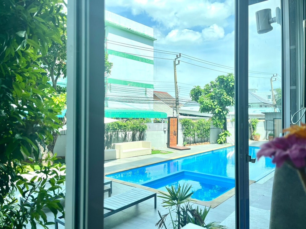 Crystal Suites Suvarnabhumi Airport 30/63