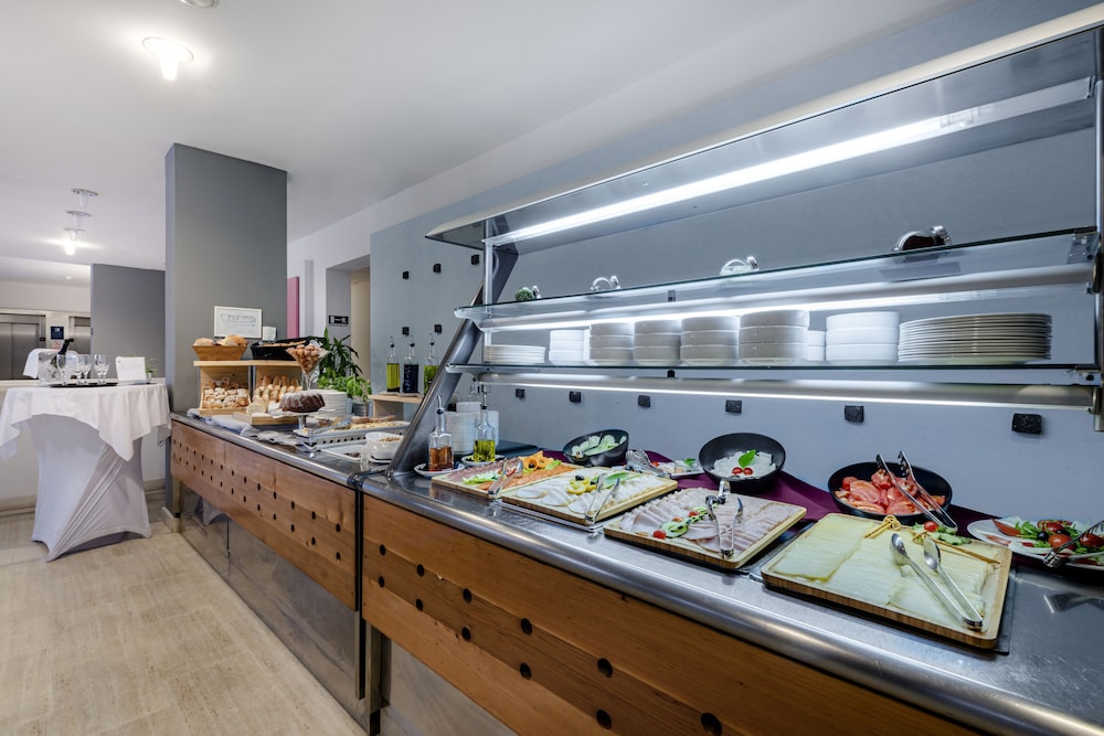 Uvala Hotel 26/72