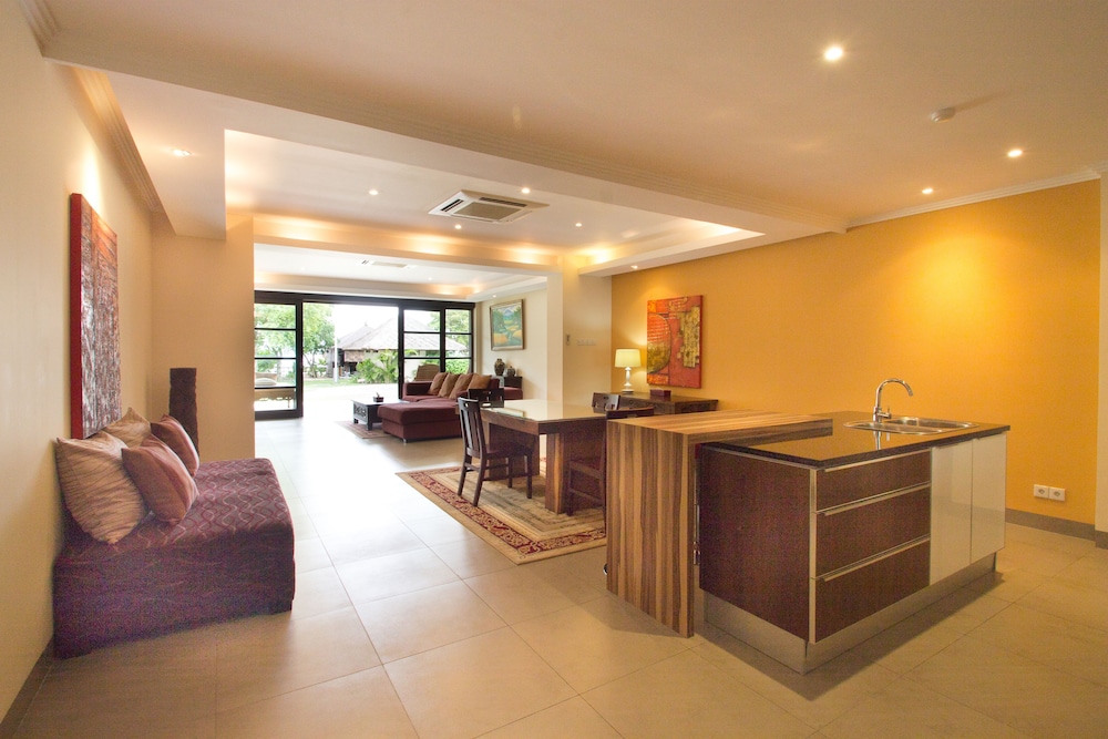 Peninsula Bay Resort 6/50