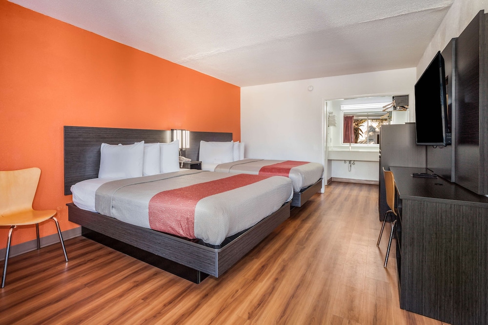 STANDARD, 2 QUEEN BEDS