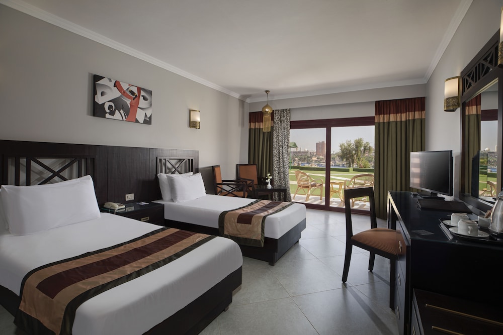 غرفة سوبيريور بسرير كينج بإطلالة على النهر، Pyramisa Island Hotel Aswan 3/10
