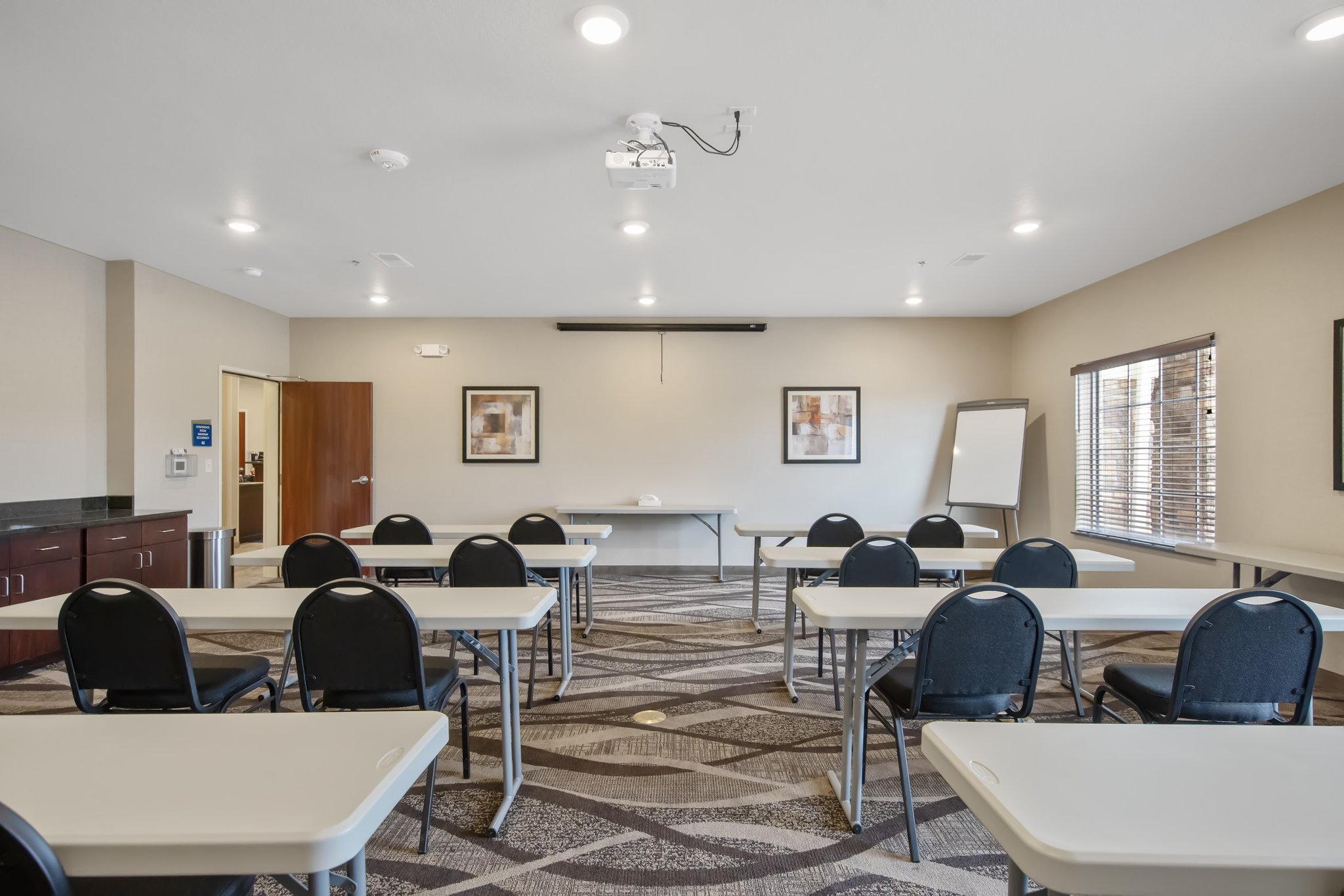 Cobblestone Hotel & Suites - Austin 39/50