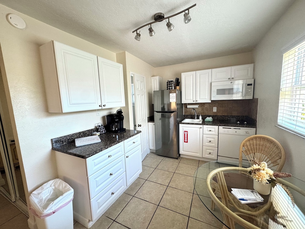 Tropical Villas of Venice Beach 13/71