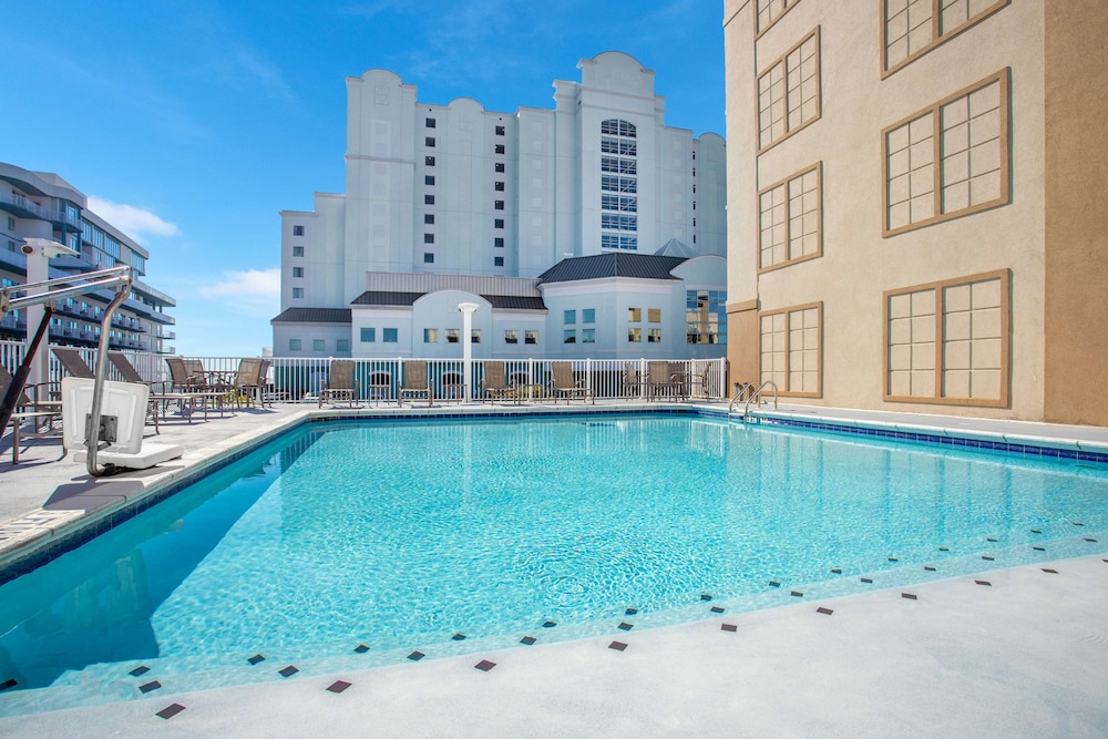 La Quinta Inn And Suites By Wyndham Ocean City 7/49