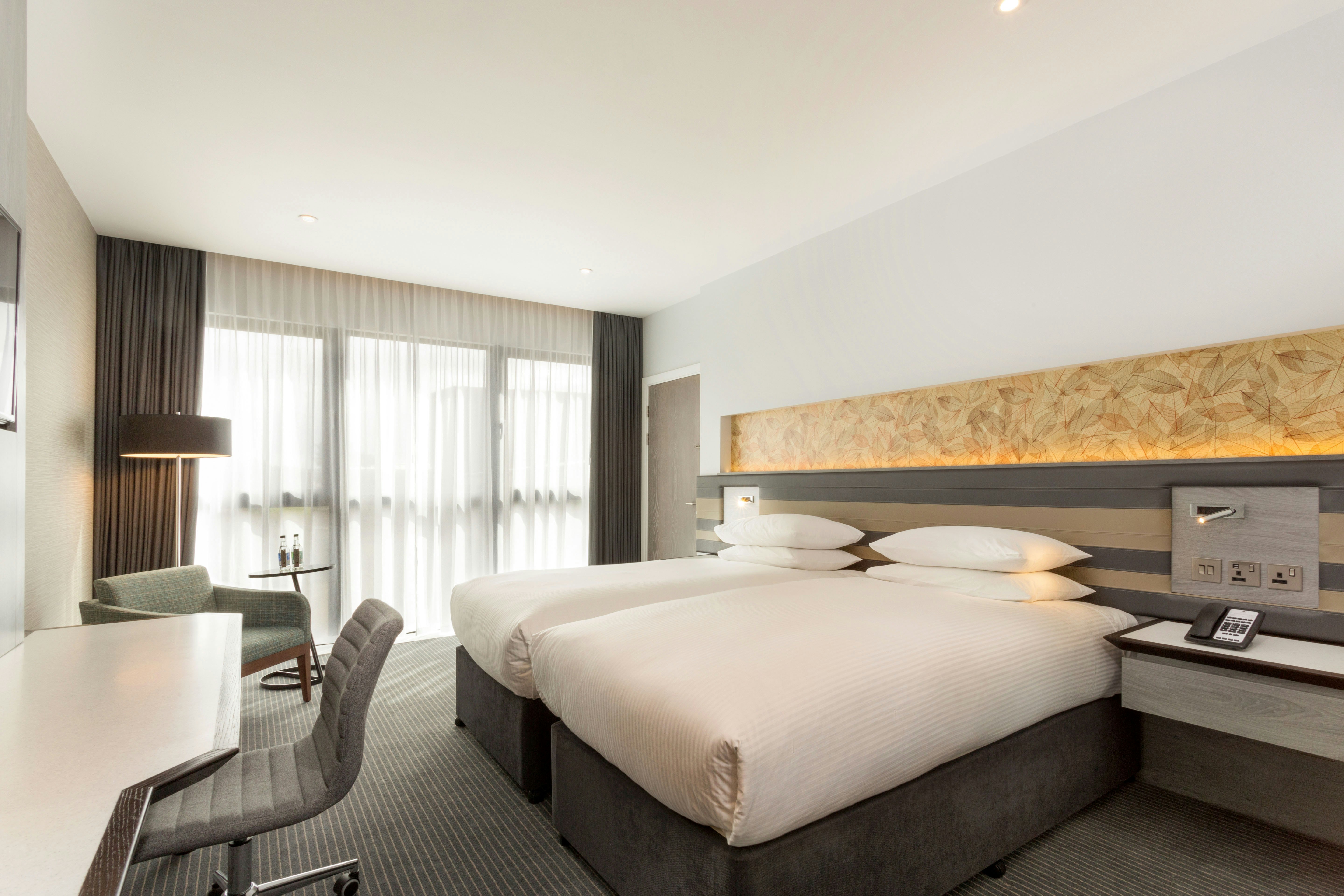 غرفة متصلة عائلية بسرير كينج، Doubletree By Hilton Edinburgh Queensferry Crossing 2/4