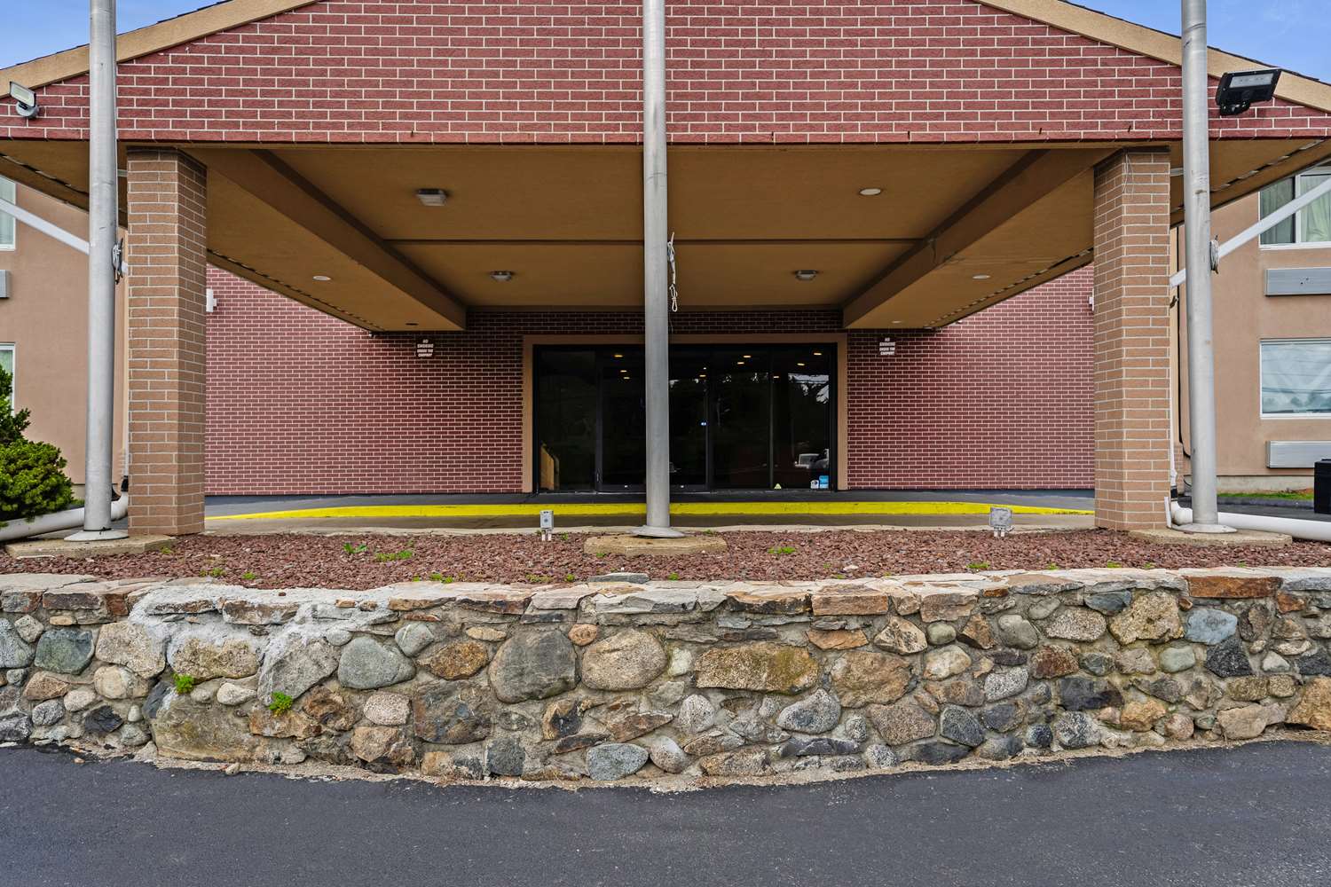 Americas Best Value Inn Foxboro 34/35