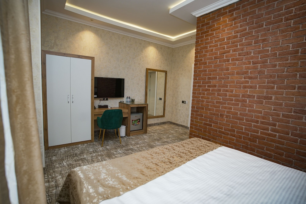 Lakeside Hotel & Spa 10/33
