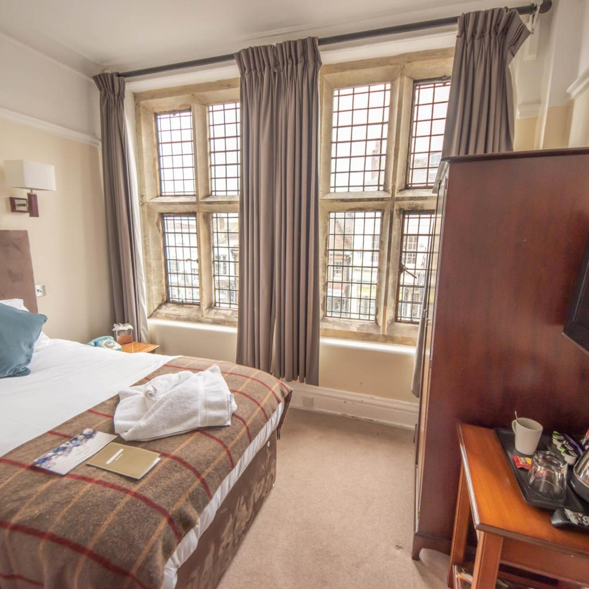 Room, Single, Norfolk Arms Hotel 4/10
