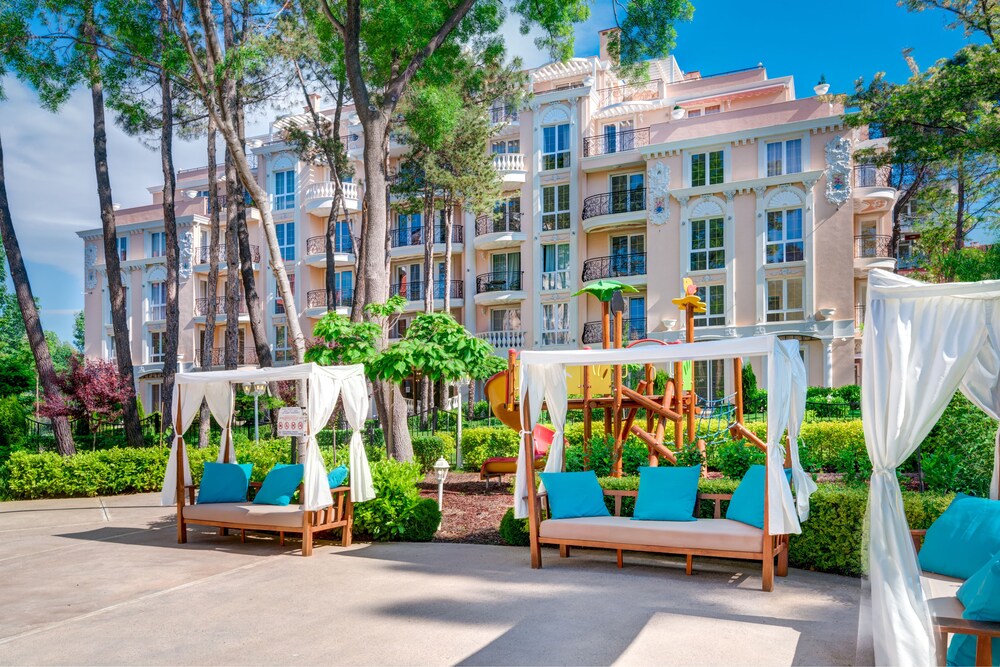 Venera and Anastasia Palace Apartments 12/75