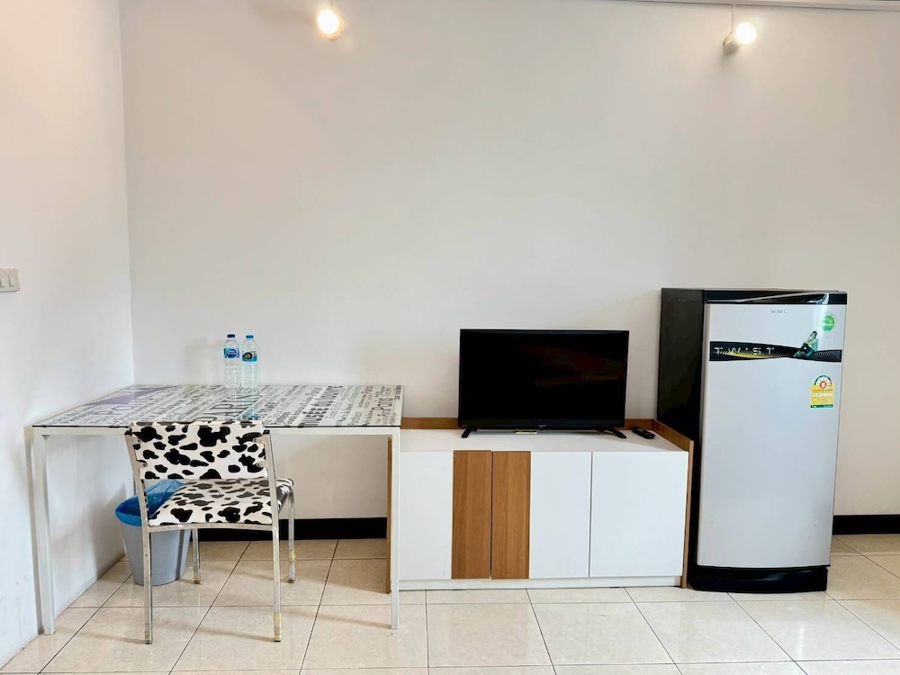 Capital O 411 Grandview Condo 15 8/58